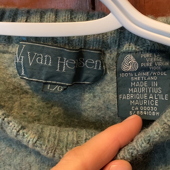 Cozy Wool Van Heusen Sweater Small - Picture 2 of 4